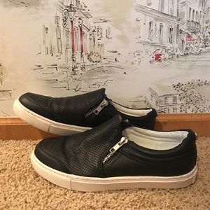 Steve Madden black zipper loafers